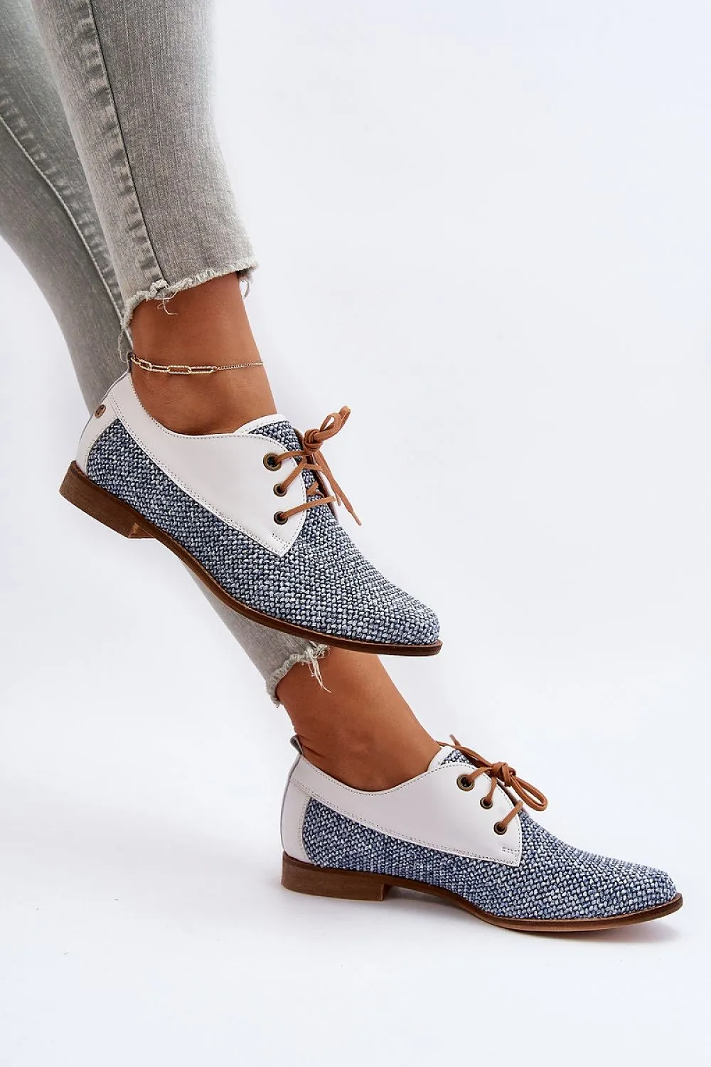 Heeled low shoes